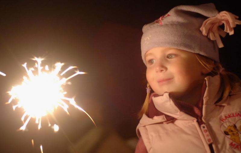 Ура, каникулы! Пиротехника, которую можно запускать с детьми - Богучар | boguchar.salutsklad.ru